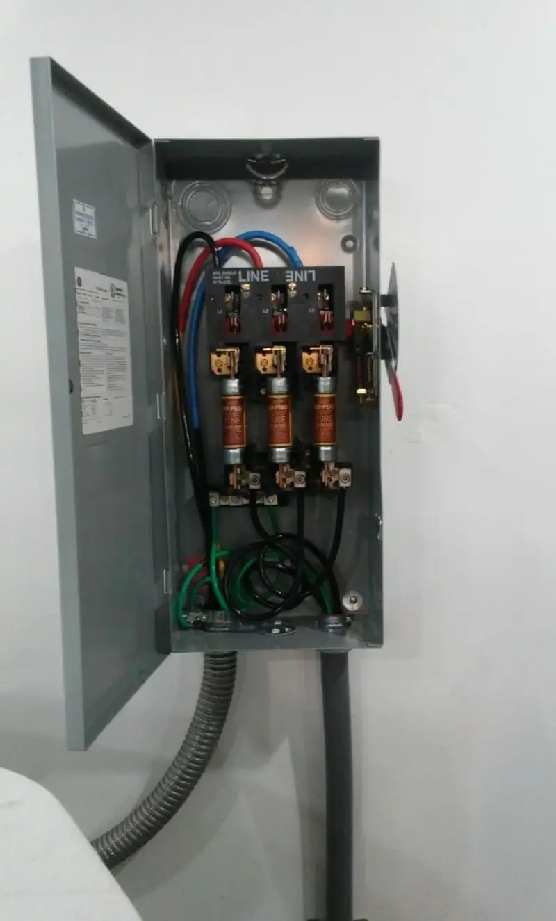 Three-phase disconnect switch installed for Smoke Detector Installation in Lake Mathews